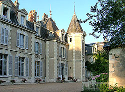 Chteau du Breuil, Cheverny - photo copyrighted 2005-2007 by Cold Spring Press.  All rights reserved.