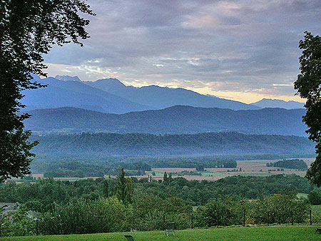 Sunrise from Chteau des Allues. Copyright 2007-2008 Cold Spring Press.  All rights reserved.