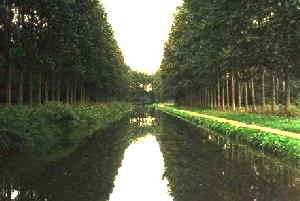 Enchanting canal in the Cher