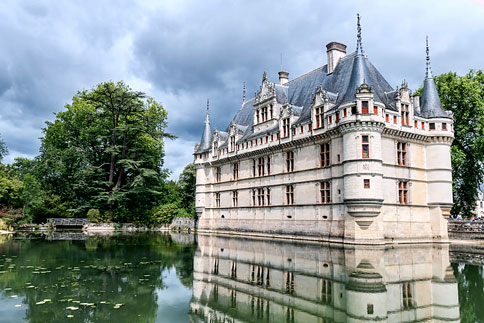 Château d'Azay-le-Rideau.  Wikipedia.