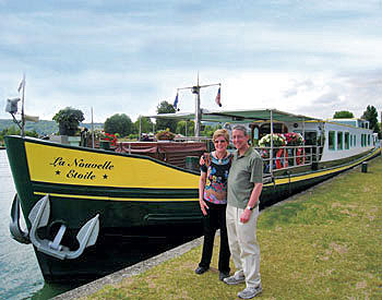 Ellen and Nick with La Nouvelle Etoile.  Copyright The Barge Lady.  All rights reserved.