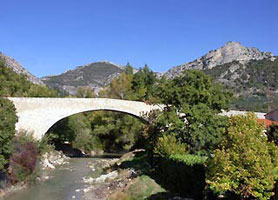Pont at Buis-les-Baronnies.  Photo courtesy of Pays des Baronnies web site http://www.buislesbaronnies.com