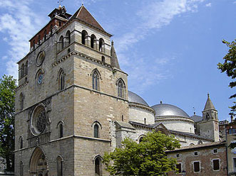 Cathédrale St-Etienne, Cahors.  Photo Wikipedia.