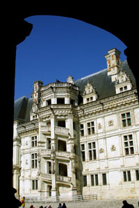 The Franois I exterior staircase, Chteau de Blois, photo Blois tourism web site