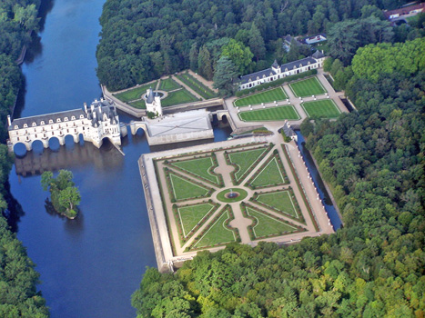 Chenonceau Aerial.  Wikipedia