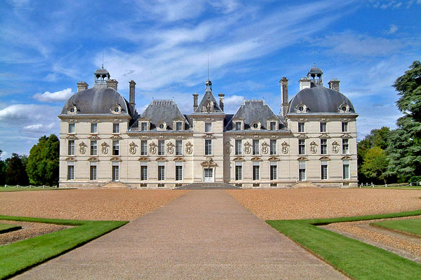 Château de Cheverny.  Wikipedia.