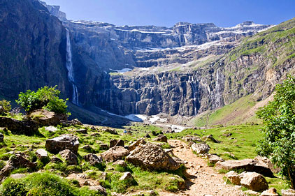 Cirque de Gavarnie amphitheatre & falls.  Wikipedia.