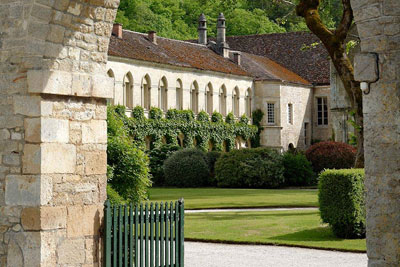 Abbey de Fontenay through gate.  Courtesy http://www.abbayedefontenay.com/en/
