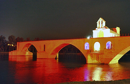 le Pont d' Avignon at night. J.P. Campomar - Ville d'Avignon