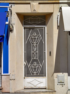 Door with fruit bowl motif