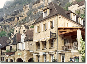 La Roque Gageac, Dordogne.  Photo copyright by Jo Anne Marquardt.  All rights reserved.