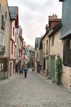 Cobbled street in Le Vieux Mans.  Photo copyright 2009-present Cold Spring Press.  All rights reserved.