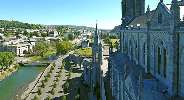The city of Lourdes.  Courtesy of www.lourdes-france.org