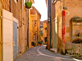 Lourmarin.  Les Plus Beaux Villages de Provence