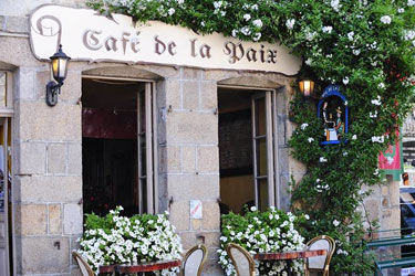 Montcontour Cafe.  Tourisme de Bretagne