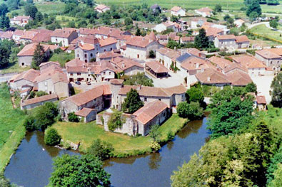 Aerial view of Mortemart.  Wikipedia