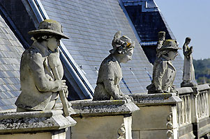 Family of Bourbons adorning Cathdrale Notre-Dame de Moulins.  Photo Ville de Moulins.