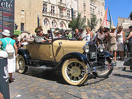 Narbonne Antique Car - Copyright Marlane O'Neill 2009.  All rights reserved.