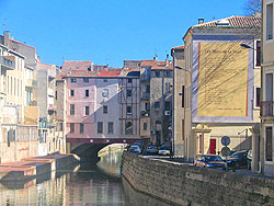 Narbonne Wall Poetry, copyright 2009 Marlane O'Neill.  All rights reserved.