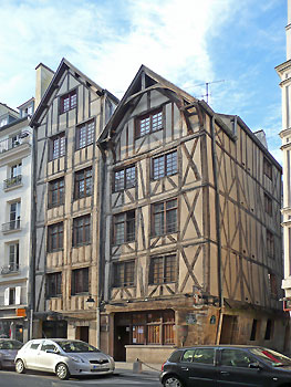 Dwelling on rue Franois Miron.  Photo credit: Wikimedia