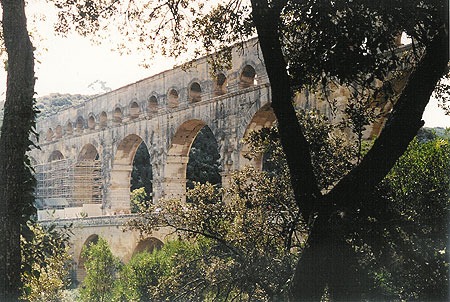 Pont du Gard / Copyright Cold Spring Press 1997 - 2007.  All rights reserved.