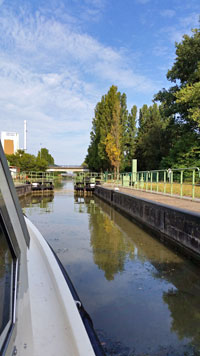 Gliding along the Canal du Centre. Copyright Sue Porter. All rights reserved.