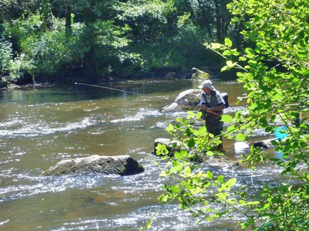 Fishing in the R Gartempe.  Limousin Tourisme web site.