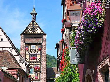 Riquewihr Horloge.  Copyright Cold Spring Press.  All rights reserved.