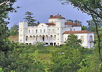 Château Robert.  Copyright M. et Madame Van de Hoeven.  All righs reserved.