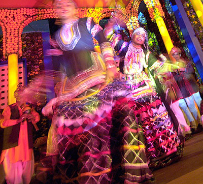 Nice Mardi Gras Dancers - Photo  Anita Rieu-Sicart 2008.  All Rights Reserved.