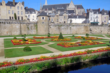 The gardens at the Château de l'Hermine.  Copyright Cold Spring Press.  All rights reserved.